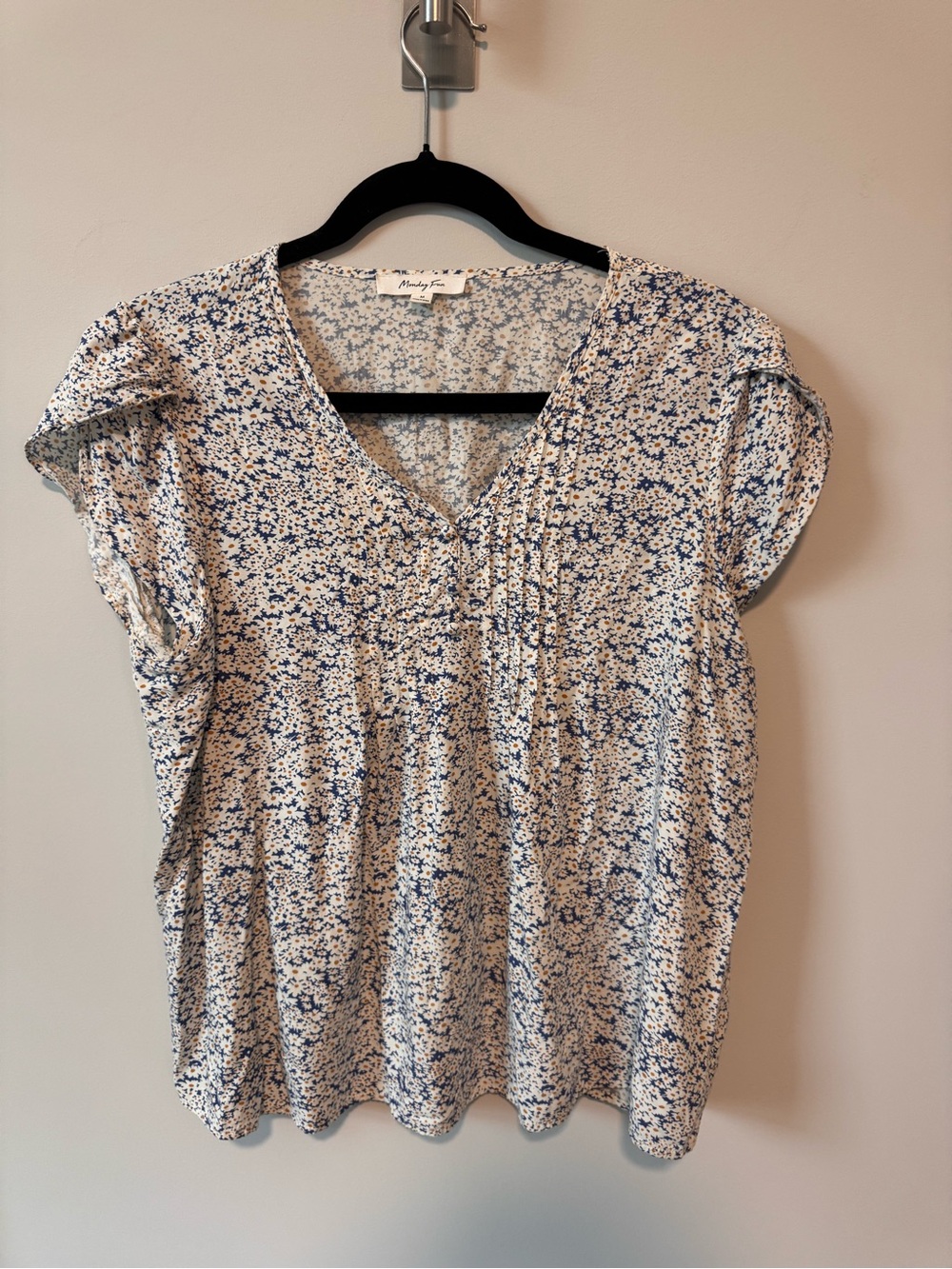 Monday Fun Ditsy Floral Rayon Top | Size M